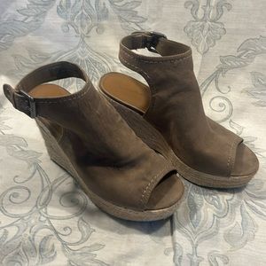 Universal Thread Open Toe Wedge